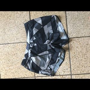 Salomon Women’s Running Shorts grey and black